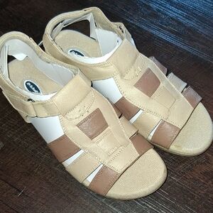 Dr. Scholl's Brand Sandals From The Advanced Comfort Series.